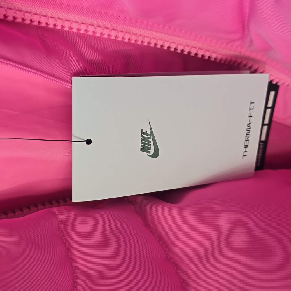 NIKE Swoosh Quilted Down Crop Puffer Jacket, Size S & M, Retail $275.00 USD - Picture 7 of 9